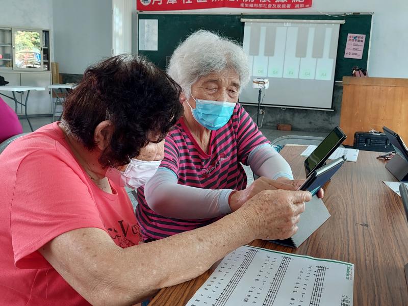 下載APP後，原來平板也可以是鋼琴