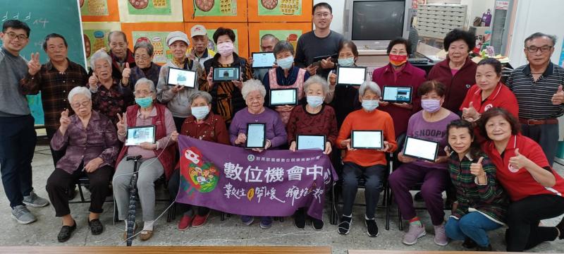 大家都很喜歡學習，開心的留影合照。