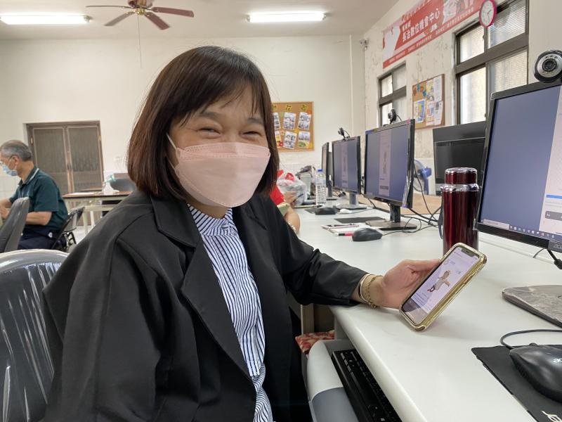 參與Line的課程，學員從照片去背、拍貼上架，完成更人的貼圖