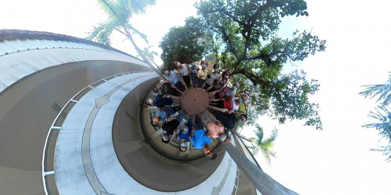 學員用360相機合照做成環景相片