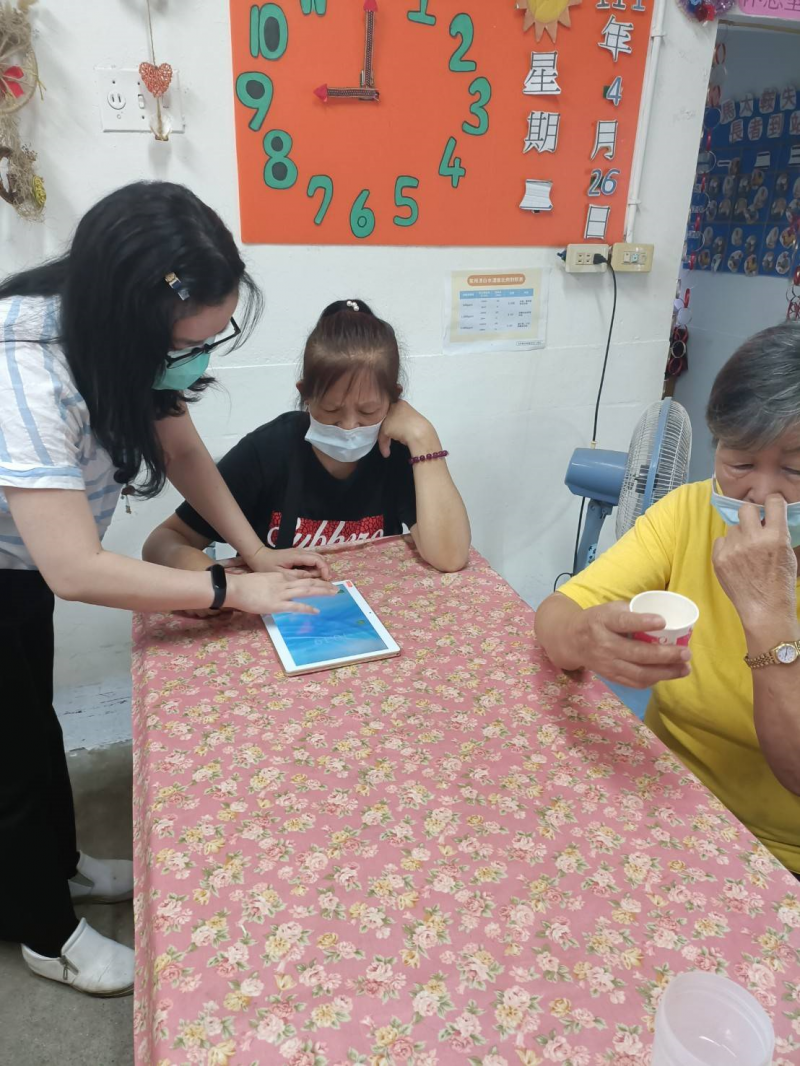 學員很認真的復習呦!不懂時還是會請講師再教導