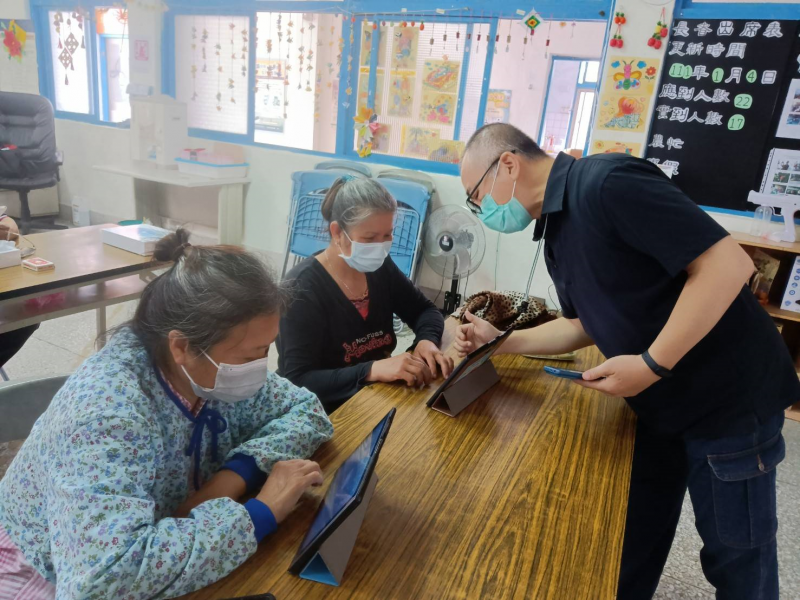 講師的1對1教學,講學員認真學習