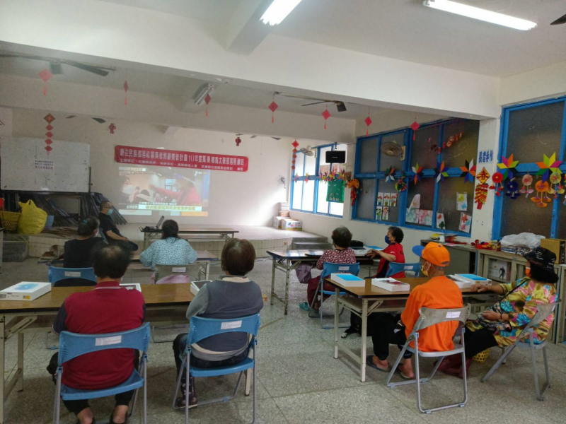 講師講述ppt時學員的認真樣