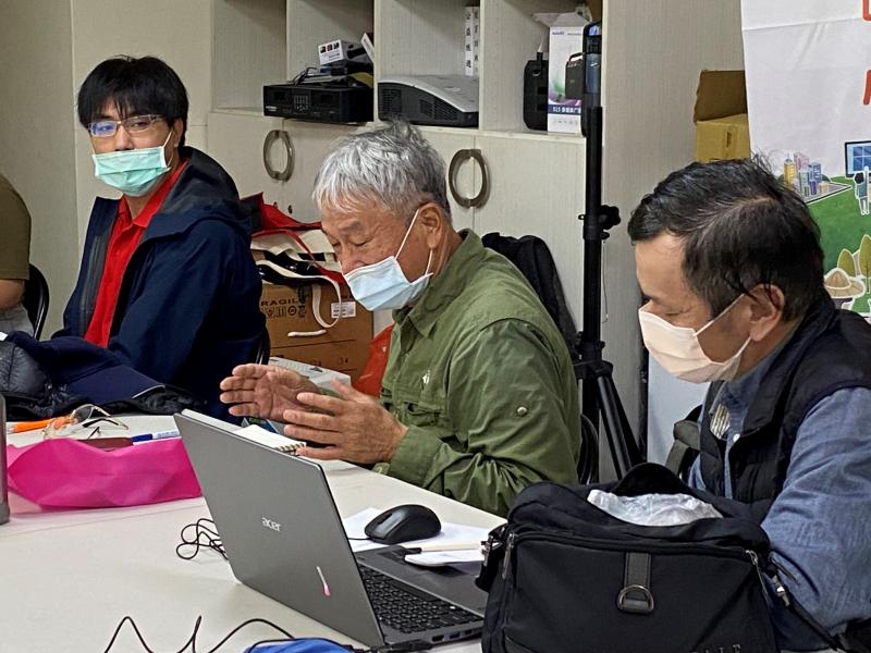 熟悉北海岸地區的周正義老師，確認大家錄製、建立在地圖上的內容正確性，以及提供補充建議。