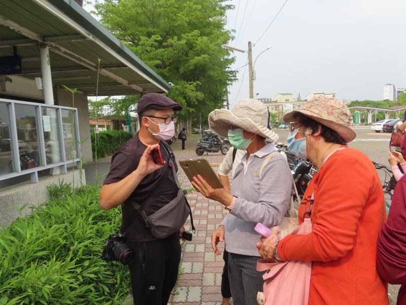 透過老師的解說,了解哪一張照片比較好.不然都看不出好壞!