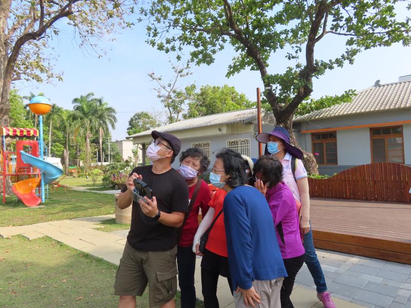 先找別人拍攝的角度,嘗試模擬!久了!我也是攝影高手!