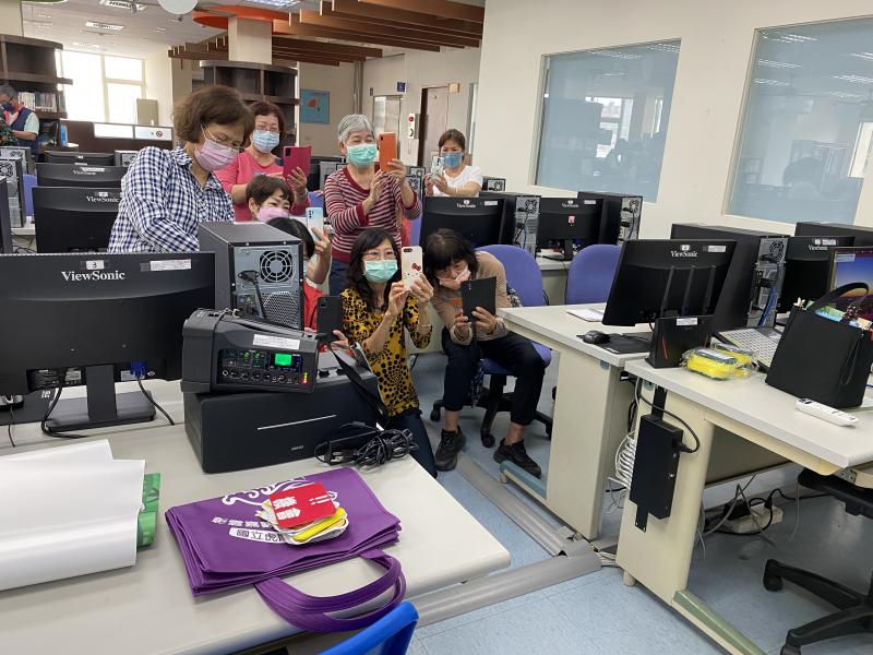 講師教大家美圖秀秀的功能1