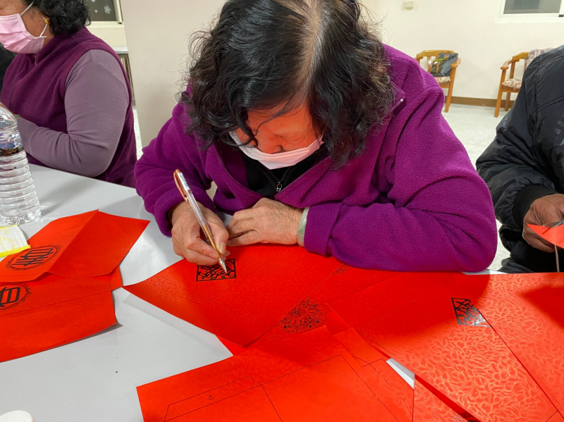 善用美編功能，使每位同學都可以輕鬆設計。