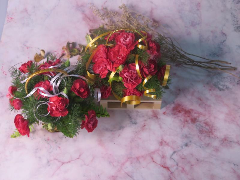 溫馨5月，應用數位學習精製一束康乃馨送給自已，也祝福全天下媽媽母親節快樂。