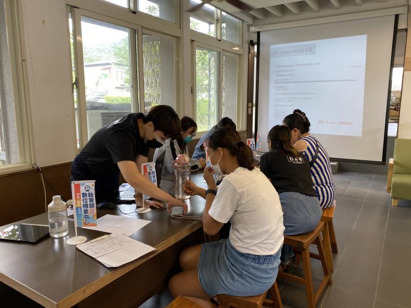 我的Line貼圖好有趣，使用Line拍貼進行貼圖上架註冊。