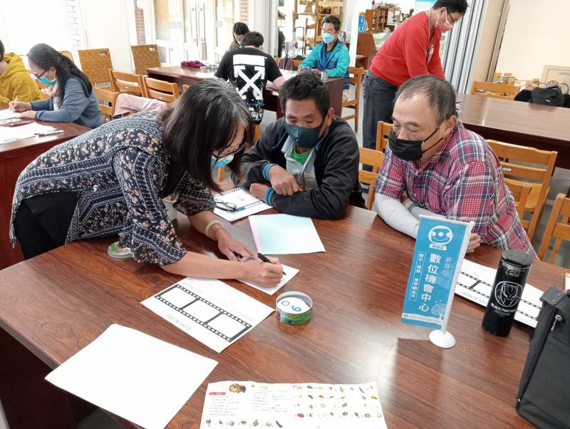 學員分組討論中