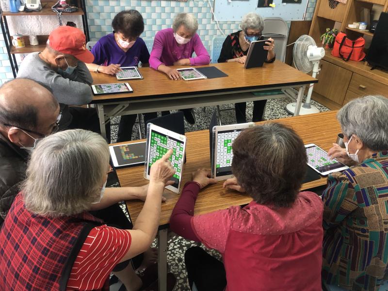 學員互動玩益智遊戲