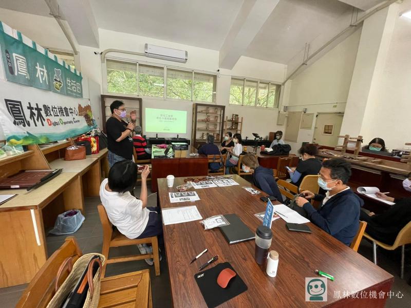 學員認真上課照