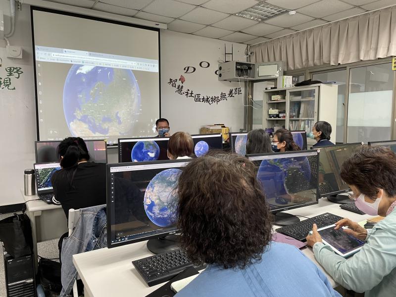 google地球帶領學員  飛越全世界