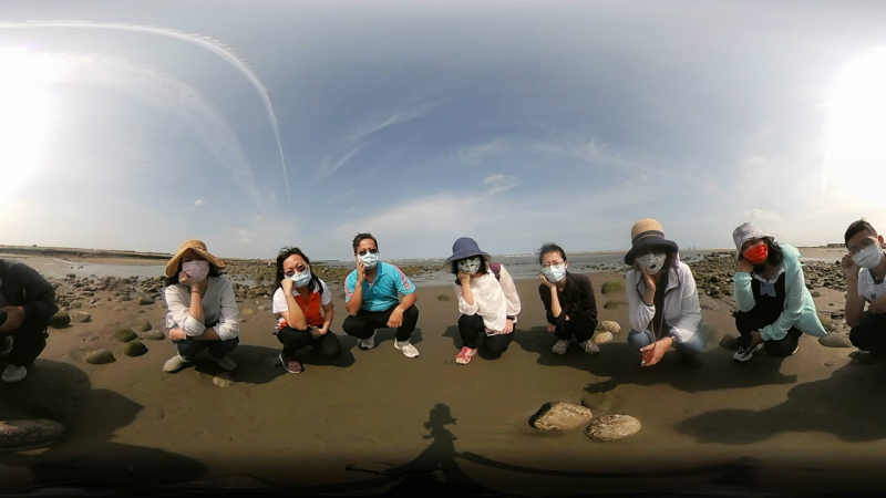 透過360全景設備拍攝於苑裡海邊
