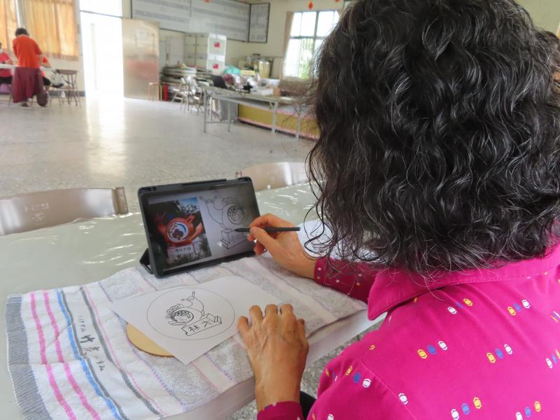 其實有點難!幸好大林數位機會中心的駐點和老師,都很細心的教導,讓我覺得不害怕!