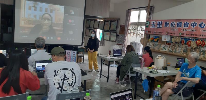 學員學習如何架設視訊教學