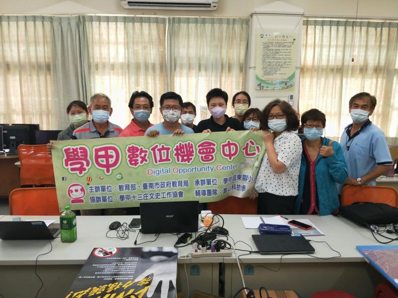 一刀剪出社區好故事合照