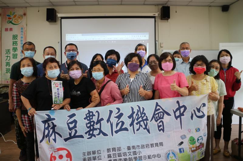 課程結束,學員和老師合照