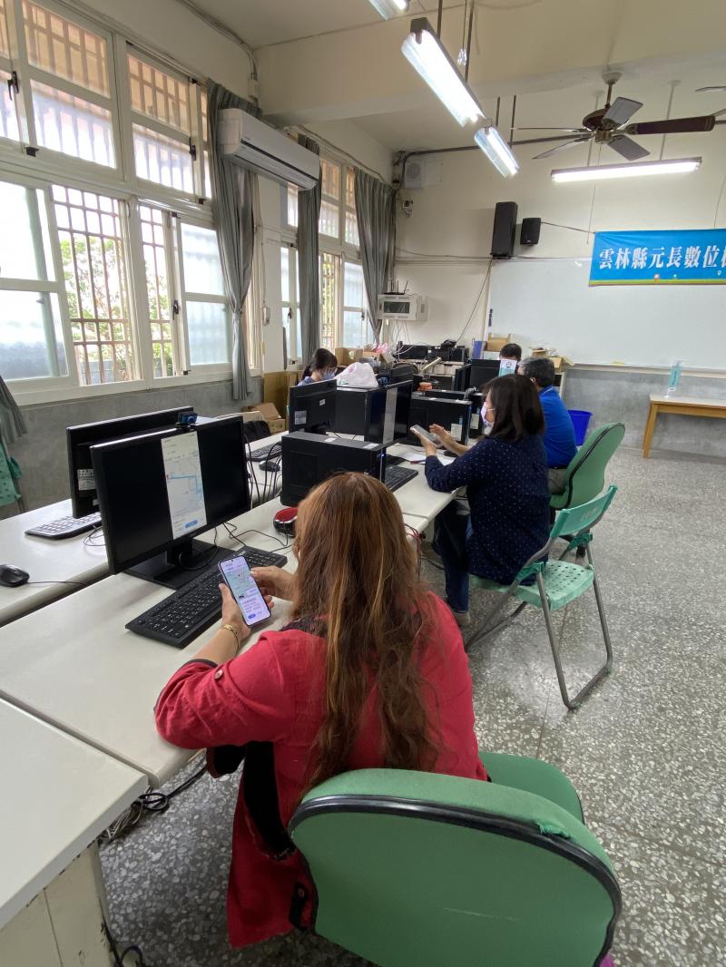 經由大官老師的講解大家才知道它原來還有許多功能，可以標註地標、上傳景點照片、多個位置連續路線導航、如何成為在地嚮導...等功能。