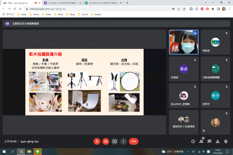 料理食譜製作要拍攝照片，老師介紹自己在家拍攝食譜照片時需要的設備