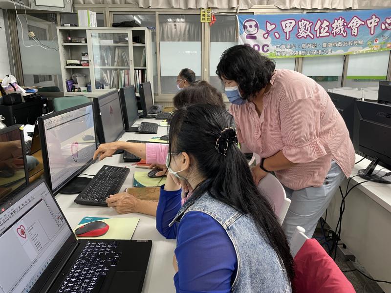 老師指導學員  如何從檔案插入相片