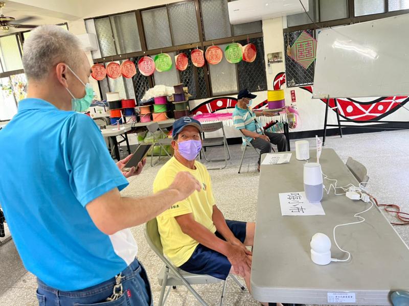 學員參與並提驗智慧家電