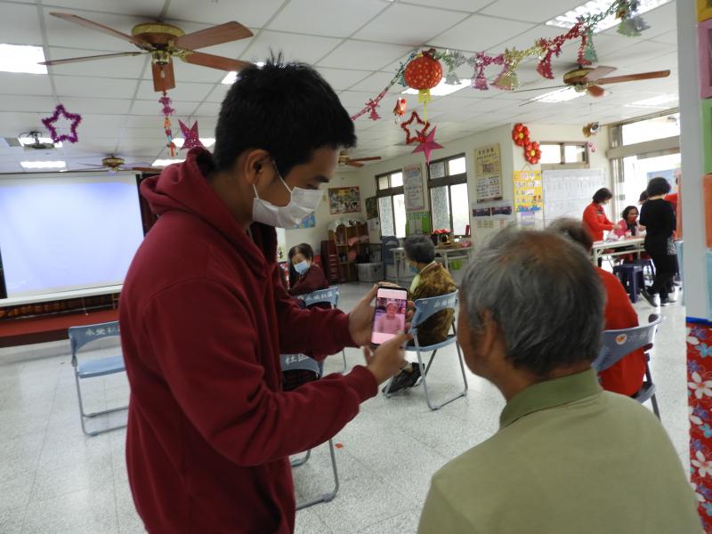 教長輩玩APP編輯的樂趣