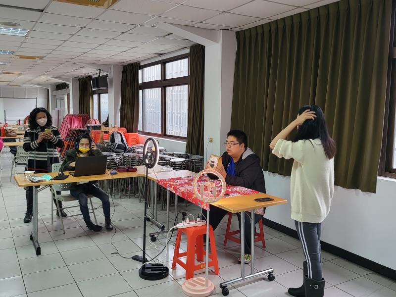 全國最大的苦茶油公司,金椿茶油工坊-茶油薑糖,已經非常專業成為專家了。