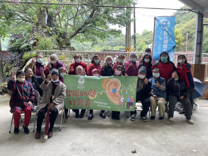 學員與講師開心合照。