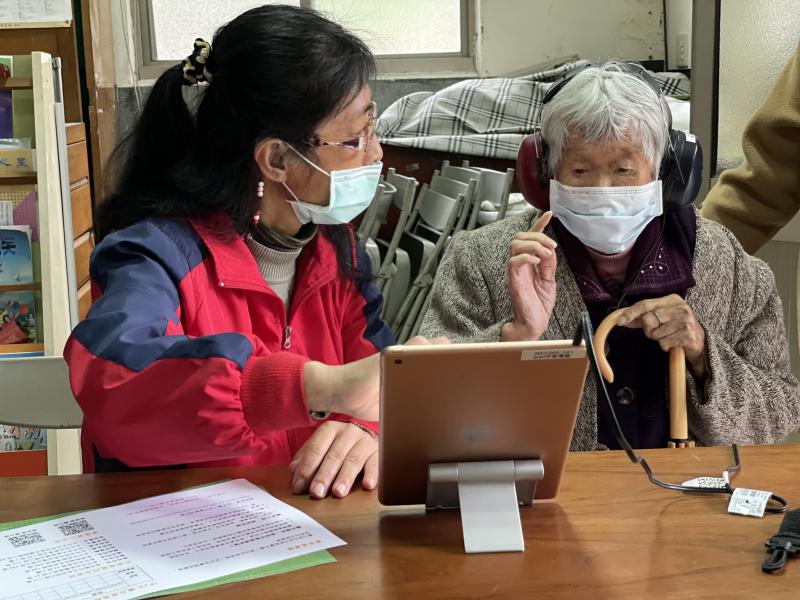 九十歲長者聽力全班最好。