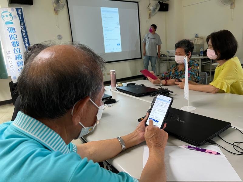 學員使用google進行多元的資訊搜尋