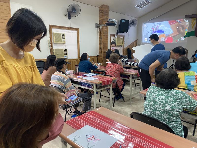 第二階段來到AR擴增實境，在真實的世界中擴增部分虛擬資訊。