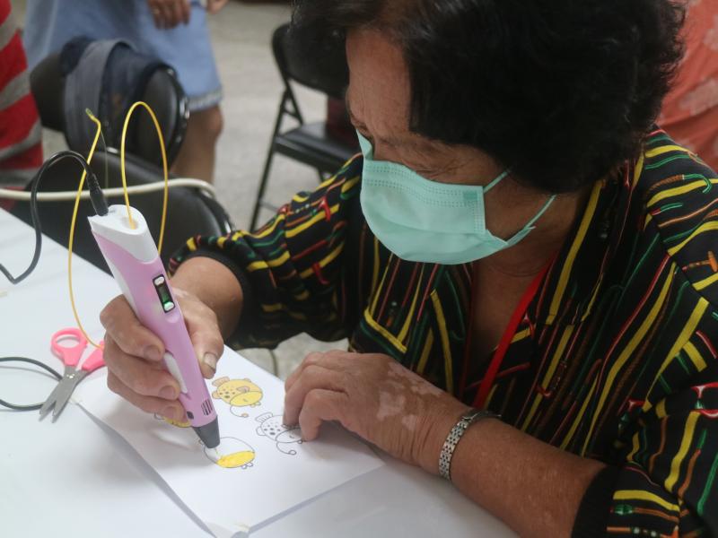 學員運用3D列筆製作海底世界小物件