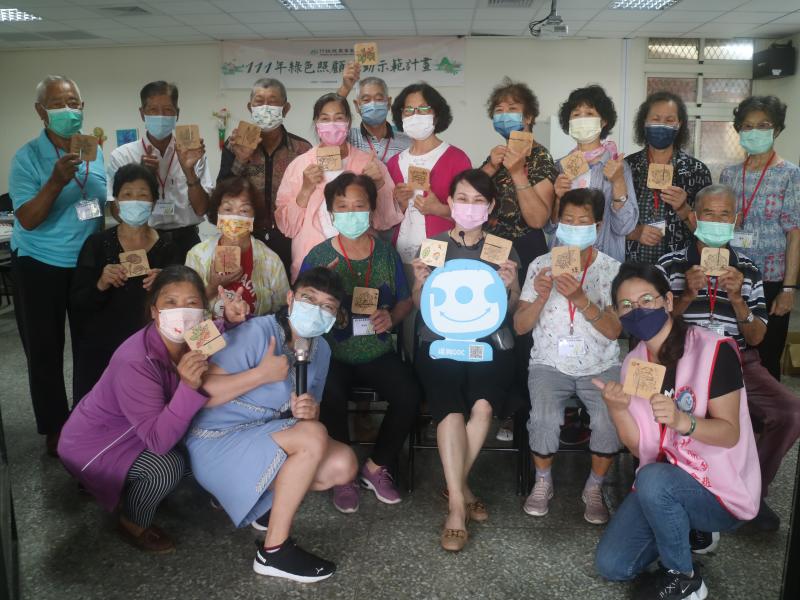 體驗新興科技產品後,開心留下大合照