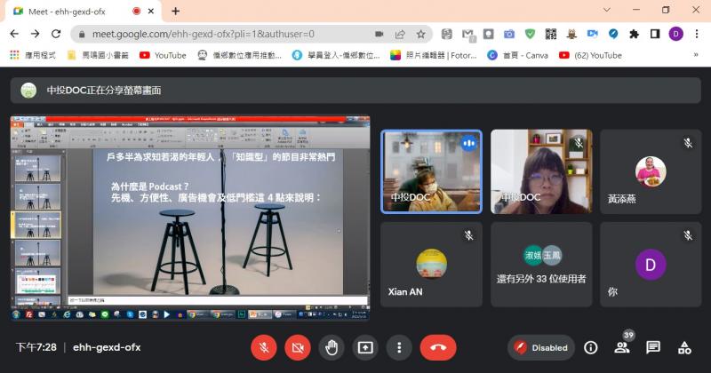 學員上課練習播音