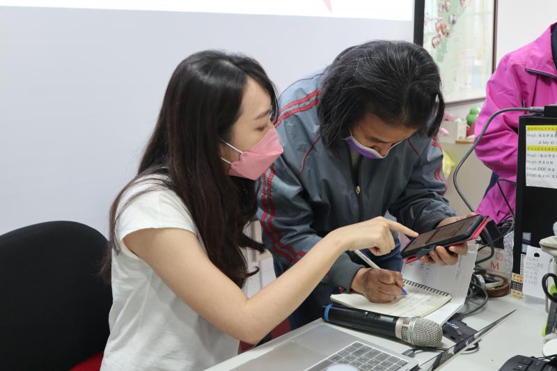 學員積極學習發問