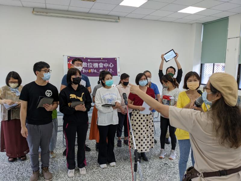 第二天上課學員們一起練習讀劇