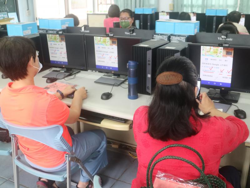 講師一一為我們指導我的商家裡的各種功能設定