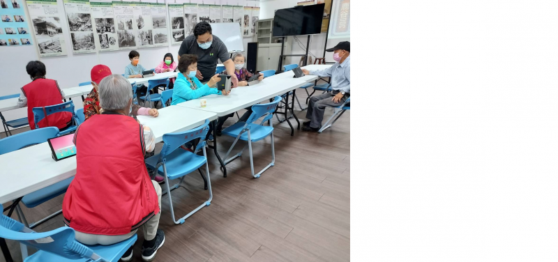 學員不知如何下載APP，講師教學中