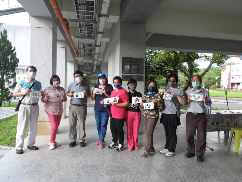 學員柿染作品與雷雕型版合影