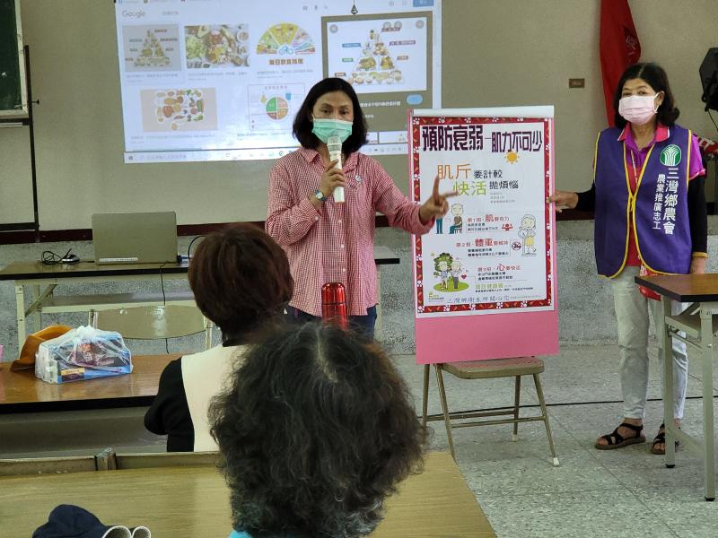 要做好預防衰弱的推廣，希望要健康吃，我的餐盤中的飲食概念，還要天天運動，持之以恆，加上快樂的心，可以唱歌.跳舞，一定要放寬心，讓我們一起來抗疫。