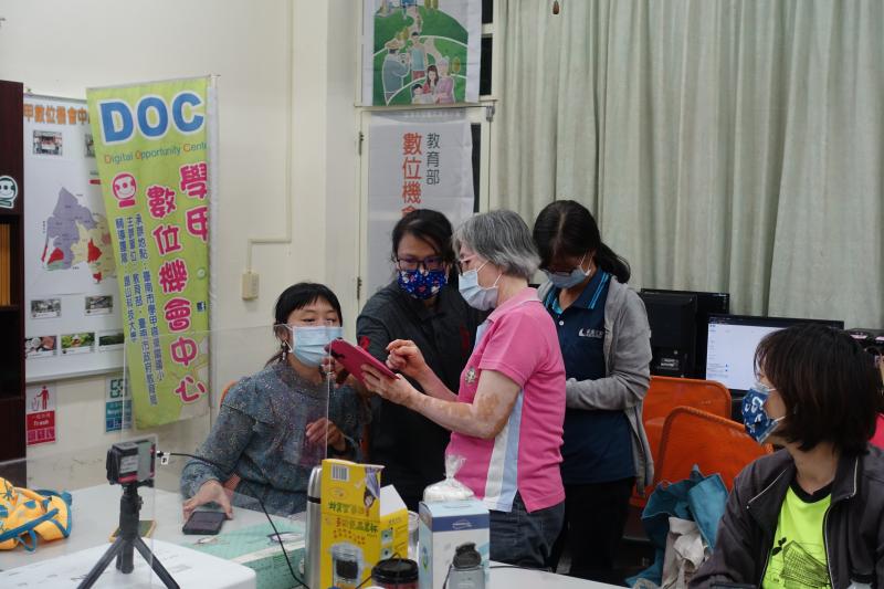 學員詢問使用app製作拍賣品圖片