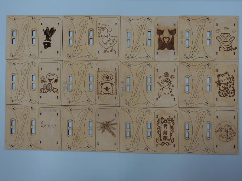 學員雷雕手機架作品