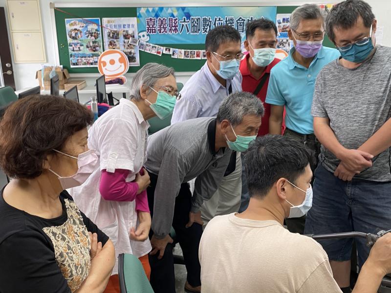 老師教導拍攝技巧