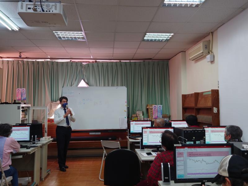 看講師上的多起勁