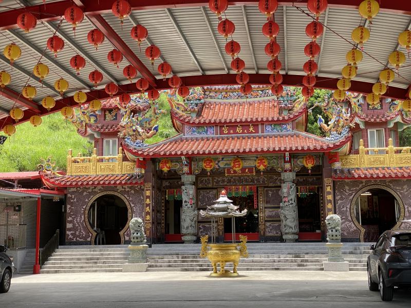 景點拍攝可以先從遠景拍攝，來辨識相對位置並能觀看全景象。