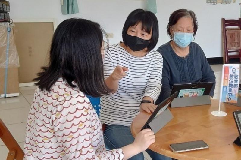 學員說太方便了，能在平板電腦上查詢，不用提早去接機，省很多時間。