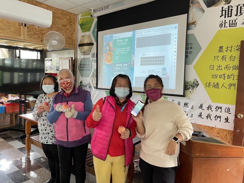 學員們都非常認真學習老師給予的課程及操作的功課作業, 還有小小競賽了一下, 讓大家更加積極. 