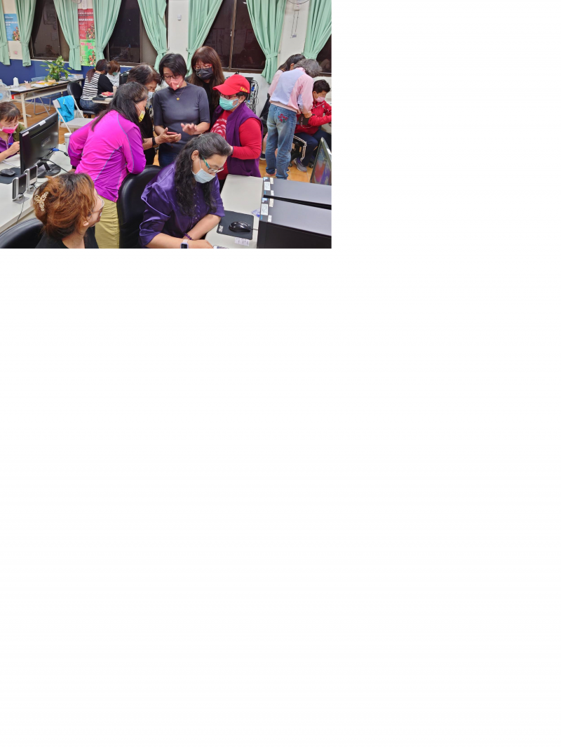 手機用apple的學員利用中場休息請教老師操作問題